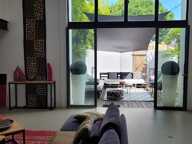 Maison d'architecte à vendre - 6 pièces - 193,53 m² habitables - 208,38 m² au sol - 4 suites (5 chambres possibles) - Terrasse - Le Bois plage en Ré — photo 4