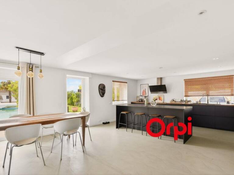Rare à Brignais : Volume XXL de 270 m² avec piscine – Le cocon familial idéal — photo 1