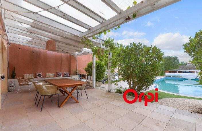 Rare à Brignais : Volume XXL de 270 m² avec piscine – Le cocon familial idéal — photo 4