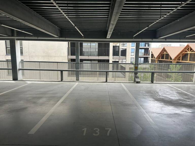 BORDEAUX - Quai de Brazza Parking À Louer — photo 1