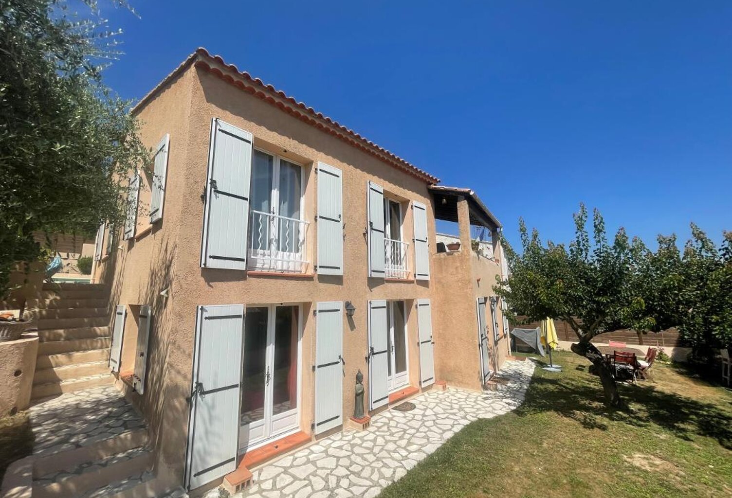 A VENDRE LA SEYNE SUR MER 83500 LIMITE SIX-FOURS VILLA 5 PIECES JARDIN PISCINE — photo 1