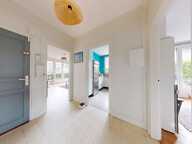 Appartement À Vendre en RDC surélevé sur terrain fermé avec balcon et garage exposé au sud — photo 3
