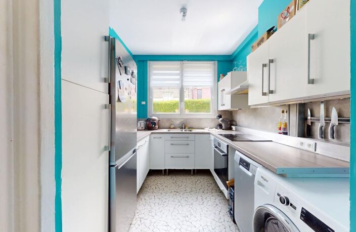Appartement À Vendre en RDC surélevé sur terrain fermé avec balcon et garage exposé au sud — photo 5