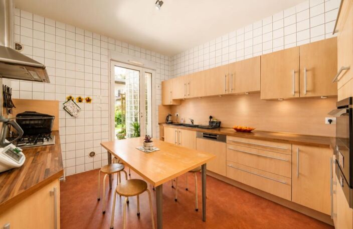RARE À LA CÔTE PAVÉE – MAISON T6 FAMILIALE DE CARACTÈRE AVEC CHARTREUSE INDÉPENDANTE — photo 4