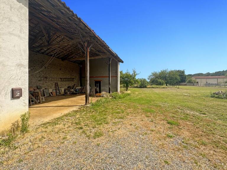 Grange de caractère à rénover — photo 1