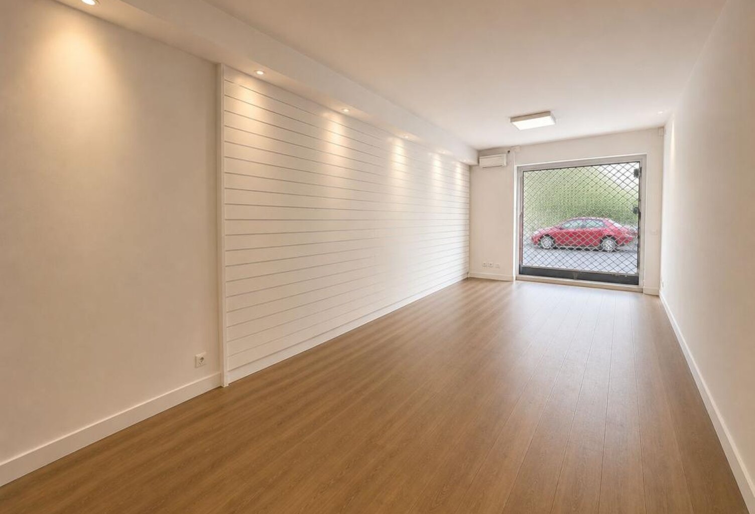 Bien Commercial - Bureau À Vendre — photo 1