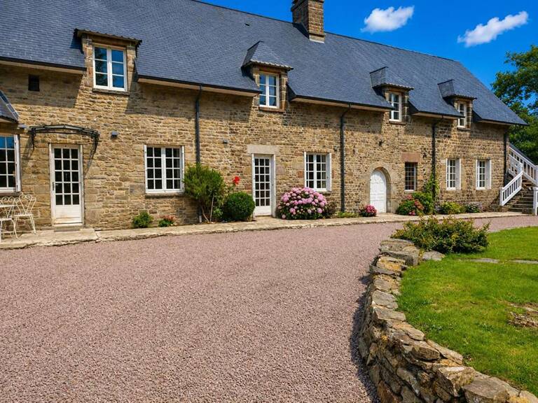 En Basse Normandie : Manoir de 331m2 de 8 pièces sur plus de 6 hectares ! Belle rénovation ! — photo 1