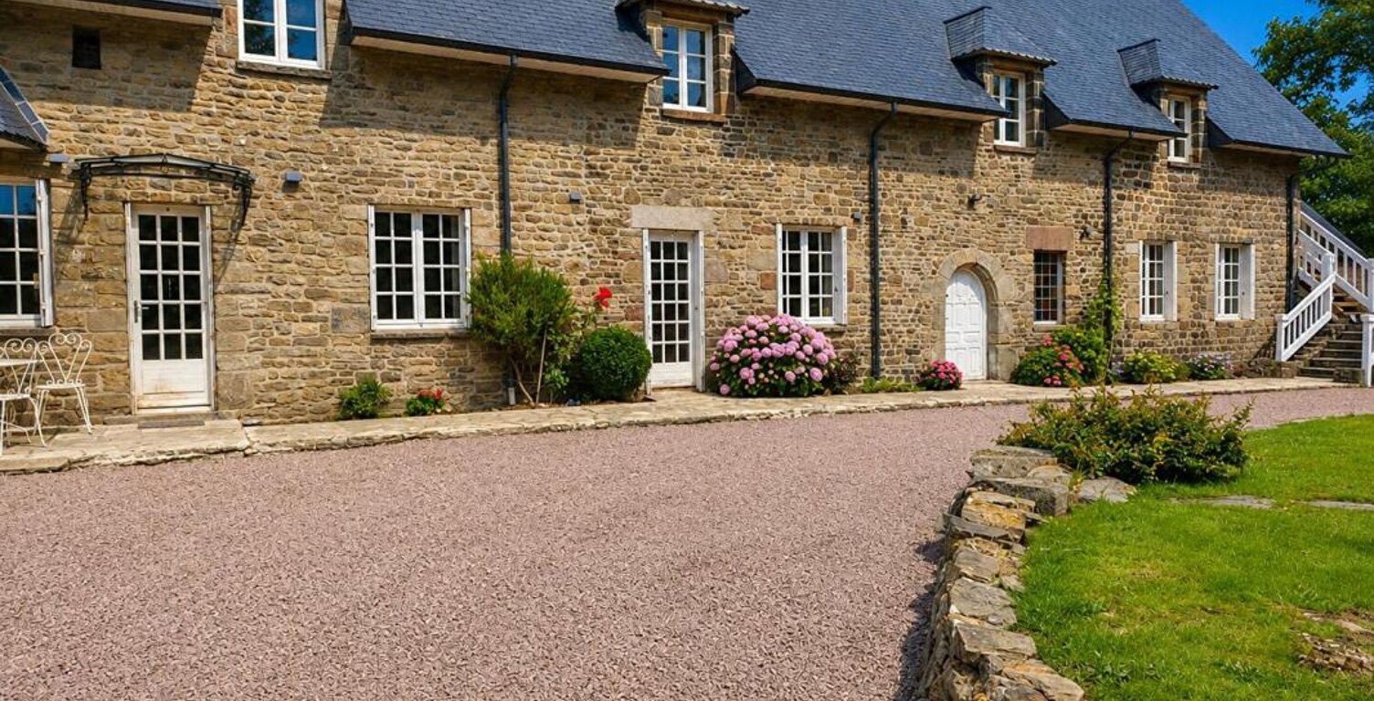En Basse Normandie : Manoir de 331m2 de 8 pièces sur plus de 6 hectares ! Belle rénovation ! — photo 1