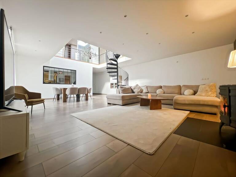 Loft  345 m2 — photo 1
