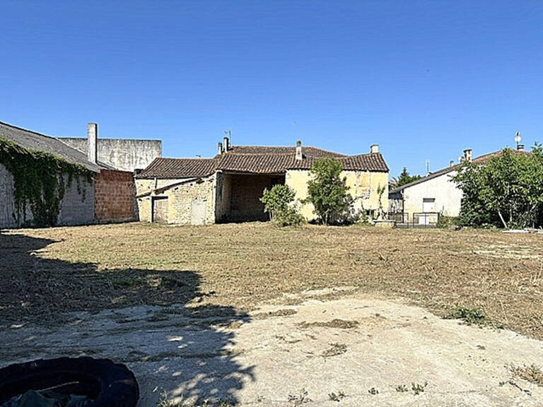 Maison de village à réhabiliter avec terrain constructible 420 m2 — photo 1