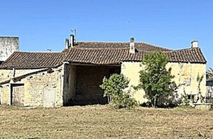 Maison de village à réhabiliter avec terrain constructible 420 m2 — photo 2