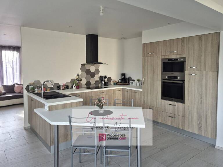 A VENDRE en Exclusivité aux Epesses, maison de 193 m2 avec 4 chambres sur une parcelle de 753 m2 env — photo 1