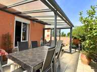 Maison 3 Faces avec Piscine, Pergola, Jardin Arboré et Panneaux Solaires — photo 4