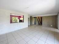 Idéal particulier ou professionnel : Maison T5 de plain-pied avec garage, grand jardin et aire de stationnement — photo 4