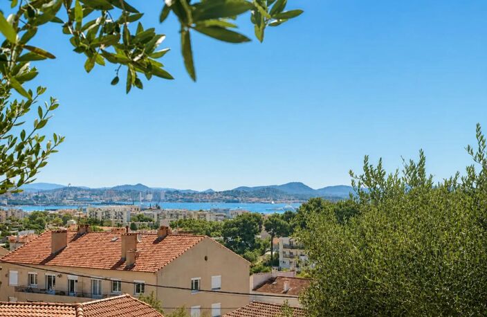 Maison de 3 pièces de 112 m² à La Seyne-sur-Mer — photo 2