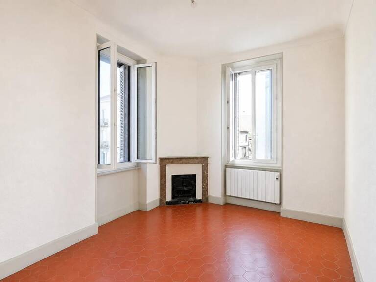 Immeuble de 5 lots et 2 locaux commerciaux 301 m² à Alès — photo 1