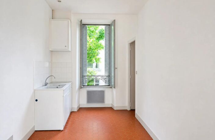 Immeuble de 5 lots et 2 locaux commerciaux 301 m² à Alès — photo 4