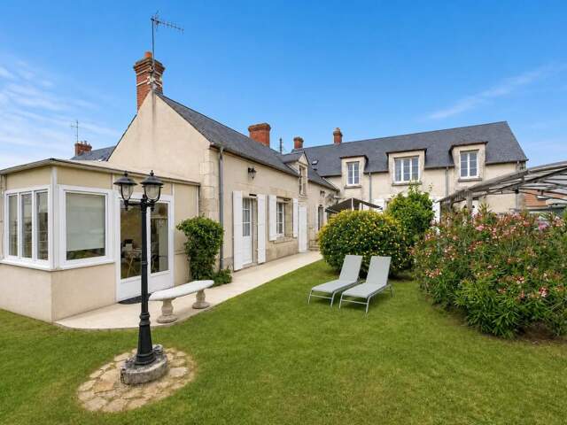 Maison de caractère de 7 pièces de 186 m² à Chécy — photo du bien
