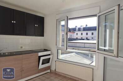Appartement 3 pièces 825 €