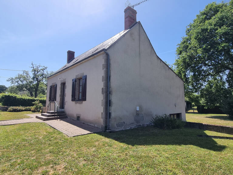 Maison de campagne sur 9 778 m2 de terrain ! — photo 1