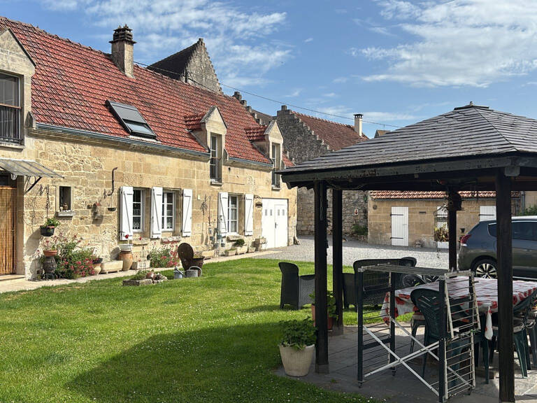 MAISON FAMILIALE AVEC DEPENDANCES — photo 1