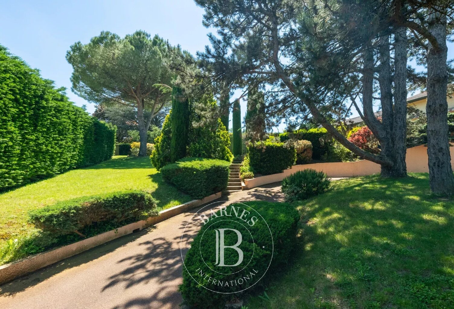 Collonges  au Mont d'Or- Maison familiale de 220m² - 4 chambres- Garage double-Terrain 2361m² — photo 1