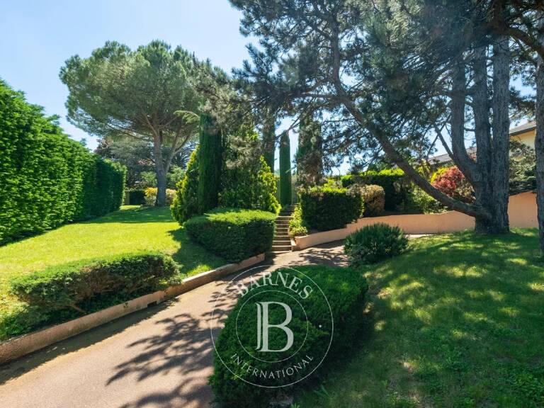 Collonges  au Mont d'Or- Maison familiale de 220m² - 4 chambres- Garage double-Terrain 2361m² — photo 1