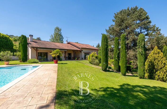 Collonges  au Mont d'Or- Maison familiale de 220m² - 4 chambres- Garage double-Terrain 2361m² — photo 2