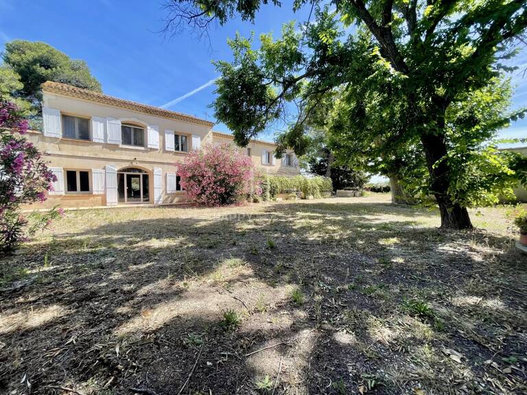 Ensemble immobilier implanté sur 8627m2 — photo 1