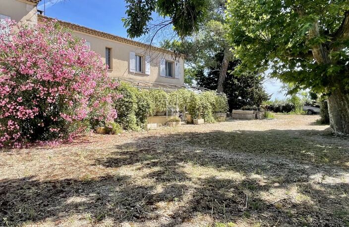 Ensemble immobilier implanté sur 8627m2 — photo 2