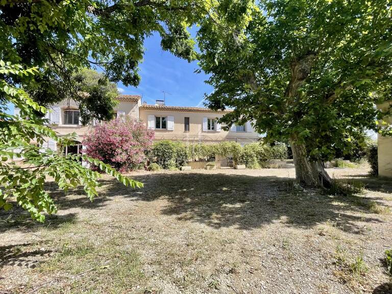Ensemble immobilier implanté sur 8627m2 — photo 1