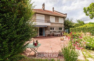 Maison Bron 8 pièce(s) 246 m2 — photo du bien