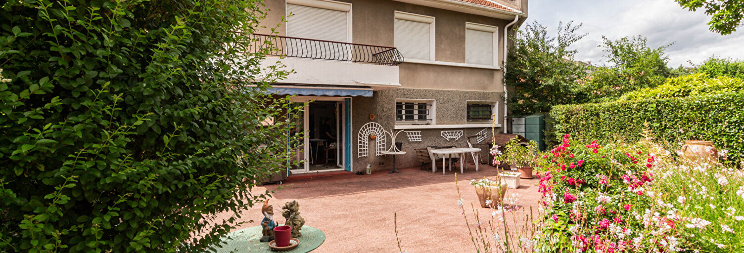Maison 8 Pièces 246 m² à vendre à Bron (69500)