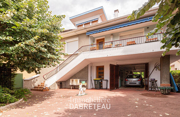 Maison Bron 8 pièce(s) 246 m2 — photo 5