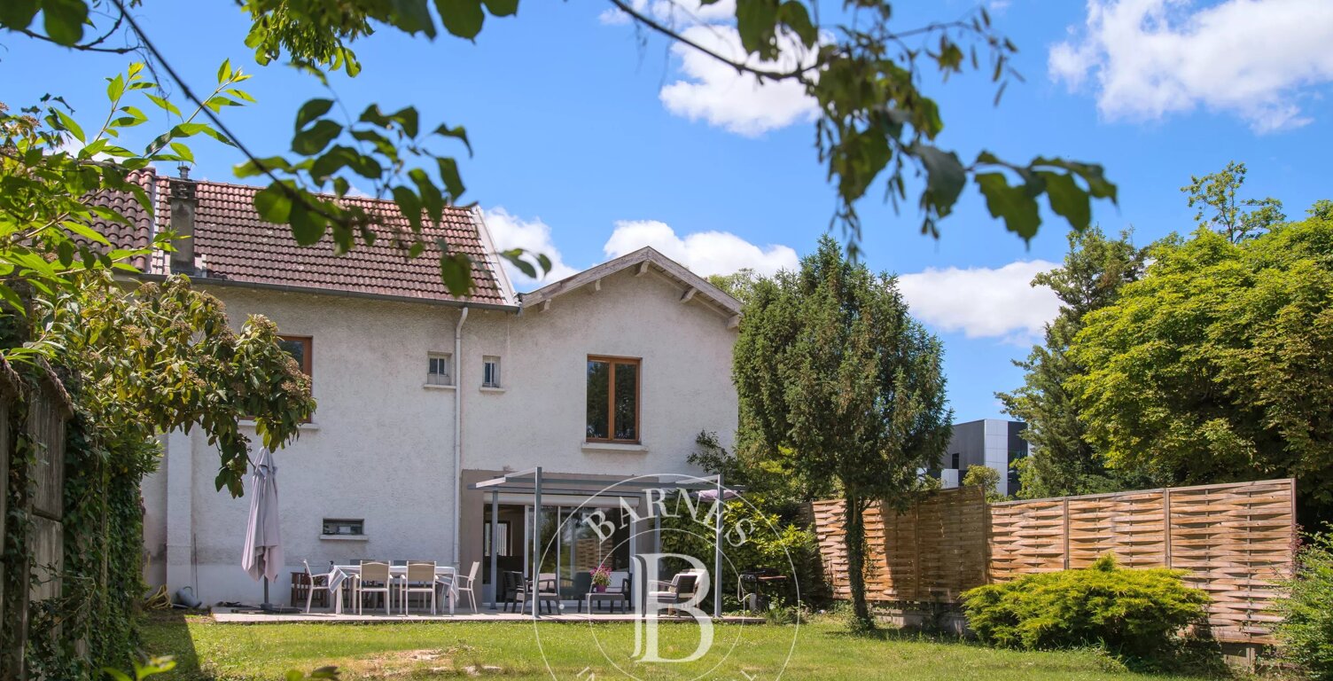 Charbonnières-les-Bains – Maison de ville d'environ 125 m² avec 3 chambres - Terrain de 646 m² — photo 1