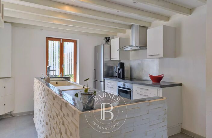Charbonnières-les-Bains – Maison de ville d'environ 125 m² avec 3 chambres - Terrain de 646 m² — photo 4