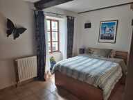 MAISON EN PIERRES AVEC COUR — photo 3
