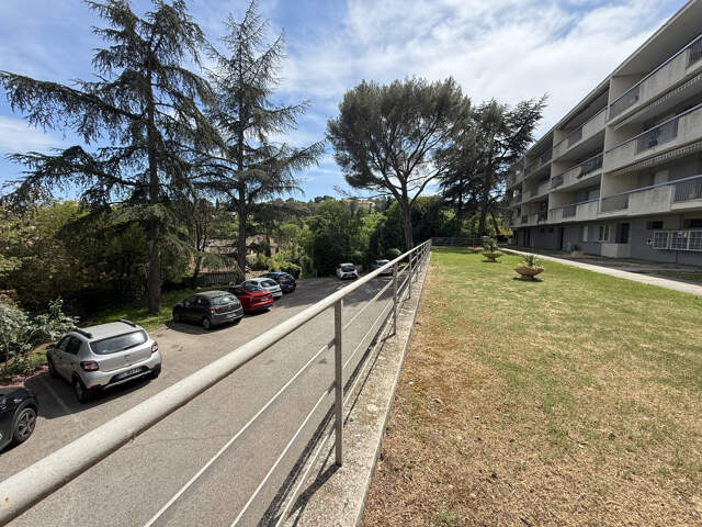 Appartement 82 m2 avec terrasse - Nîmes — photo du bien