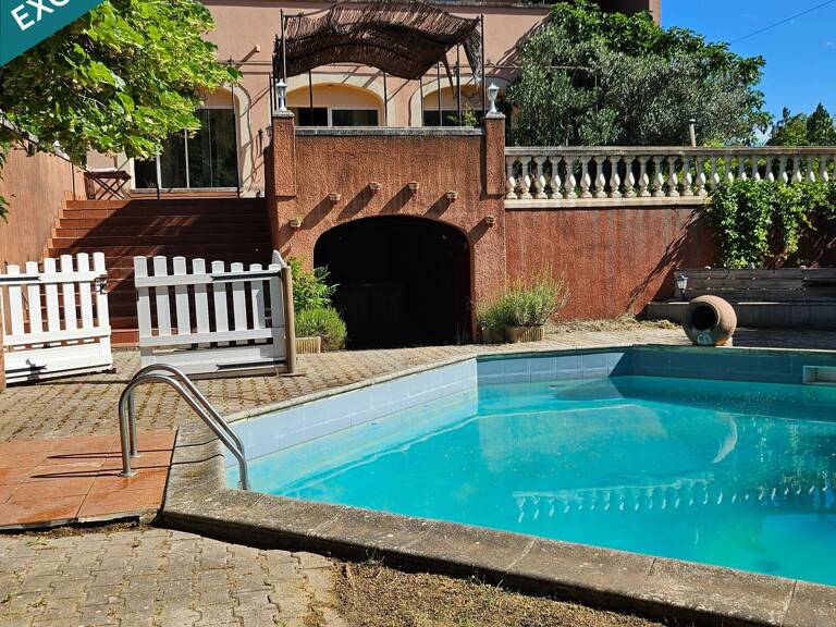 Propriété d'exception de 11 pièces avec piscine, espace bien-être et salle de réception — photo 1
