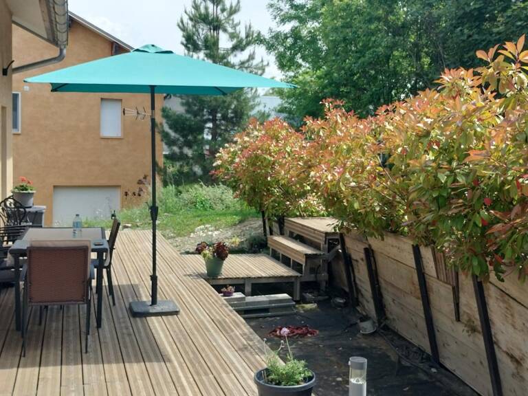 Appartement de 121m² avec mezzanine terrasse et parking dans une maison divisée en 2 logments — photo 1