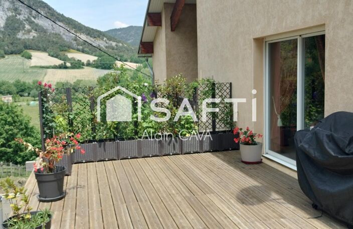 Appartement de 121m² avec mezzanine terrasse et parking dans une maison divisée en 2 logments — photo 4
