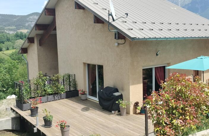 Appartement de 121m² avec mezzanine terrasse et parking dans une maison divisée en 2 logments — photo 5