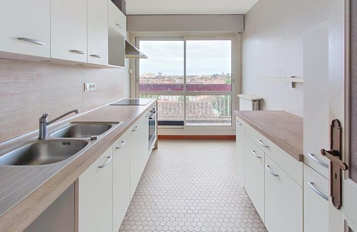 Grand T3 de 85 m² au dernier étage avec garage, parking et cellier — photo 4