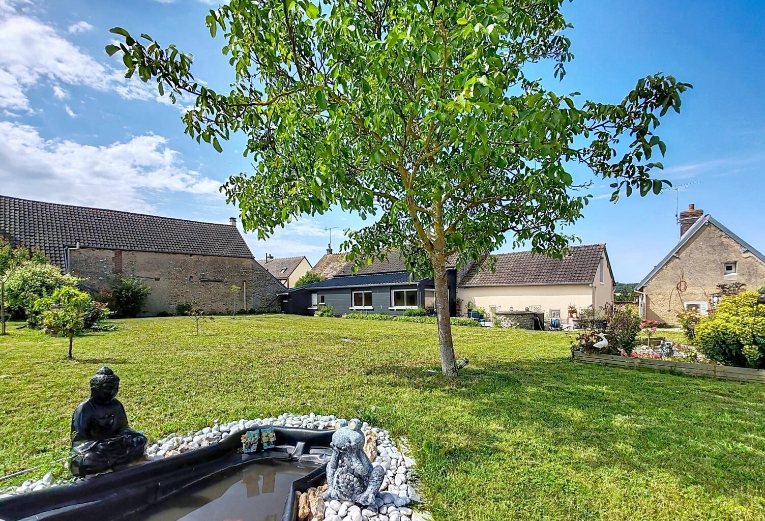 Maison familiale avec beau terrain — photo 1