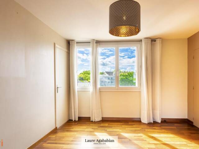 Bel appartement 4 pièces en parfait état, au calme, avec parking et cave, face à la Coulée verte et proche des commodités. — photo du bien