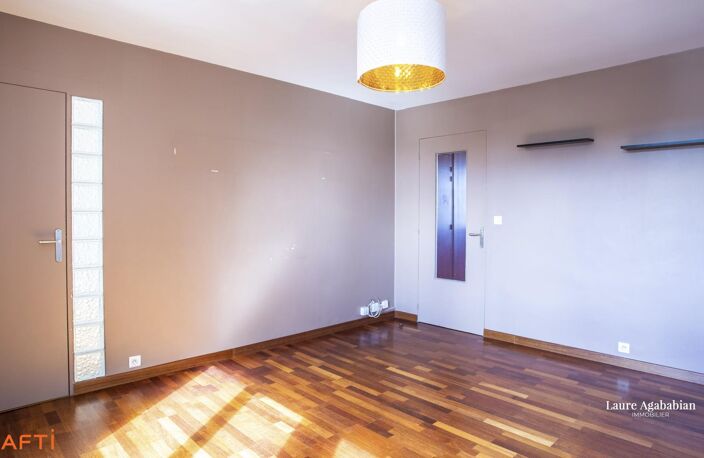 Bel appartement 4 pièces en parfait état, au calme, avec parking et cave, face à la Coulée verte et proche des commodités. — photo 2