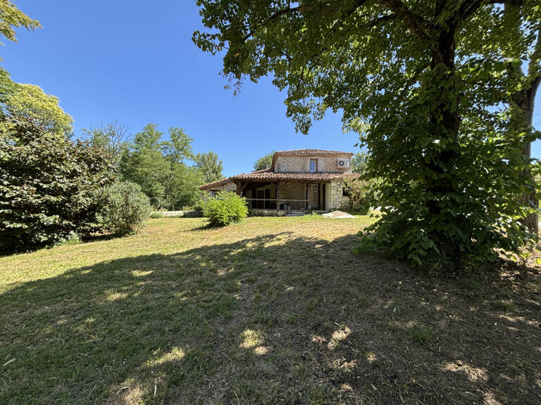 Maison en pierre - 3 chambres- jardin — photo 1