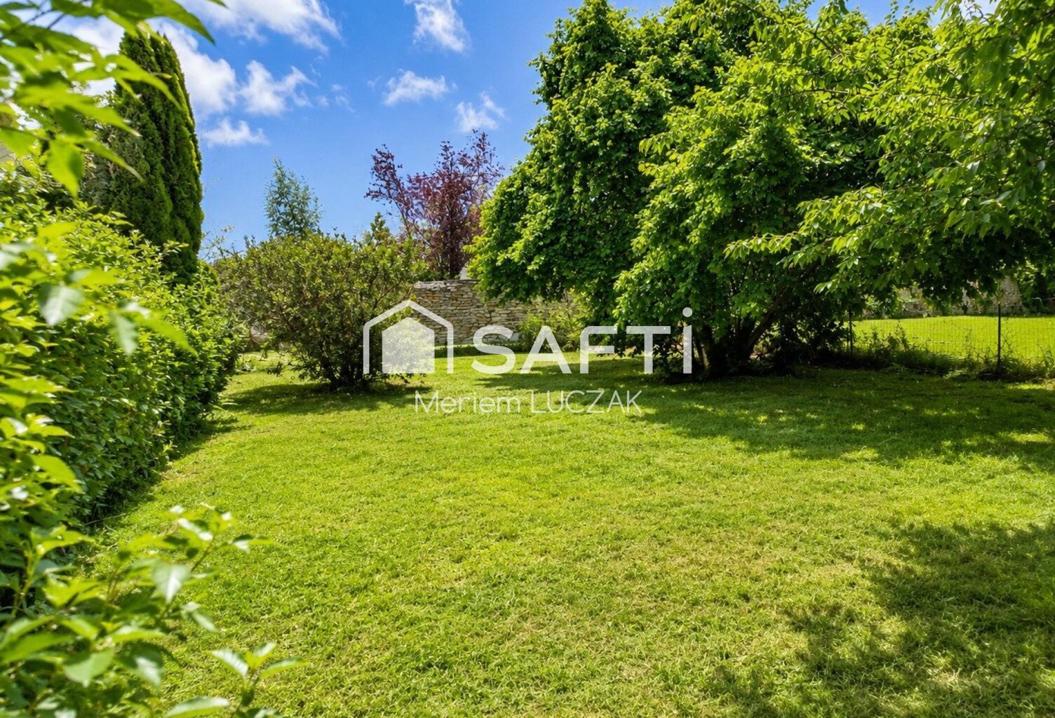 MAISON DE VILLAGE AVEC JARDIN, CAVE ET GRANDE GRANGE — photo 1