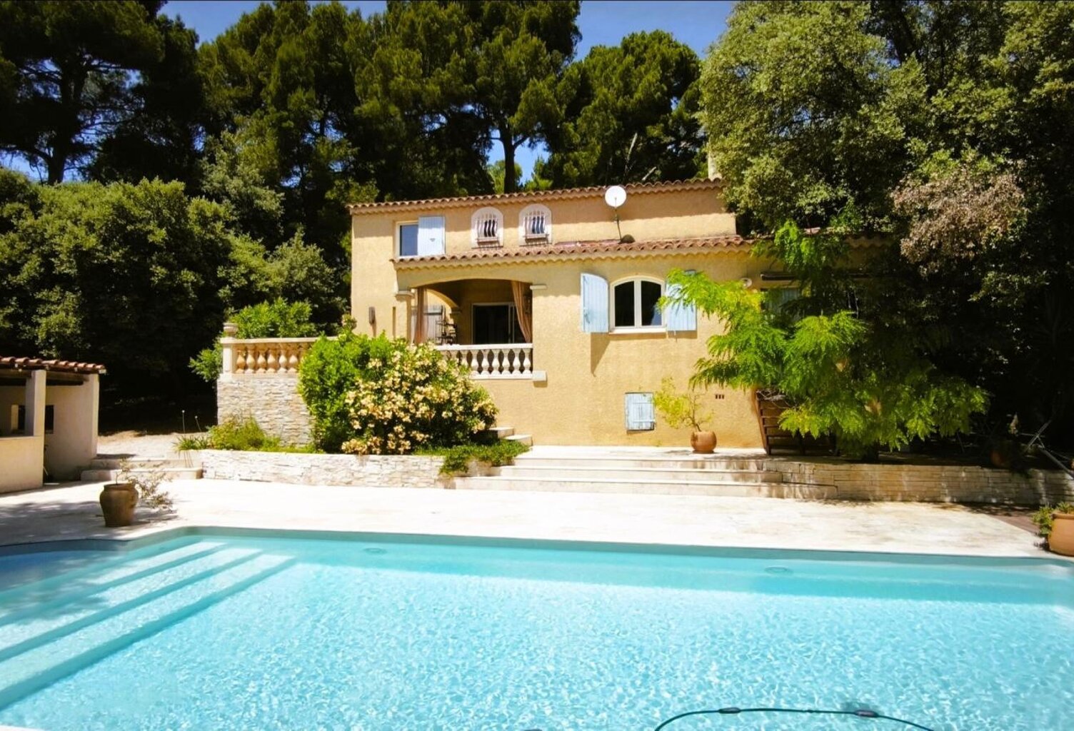 ,Eoures magnifique Villa sur terrain de 1260 m2 avec piscine et garage — photo 1