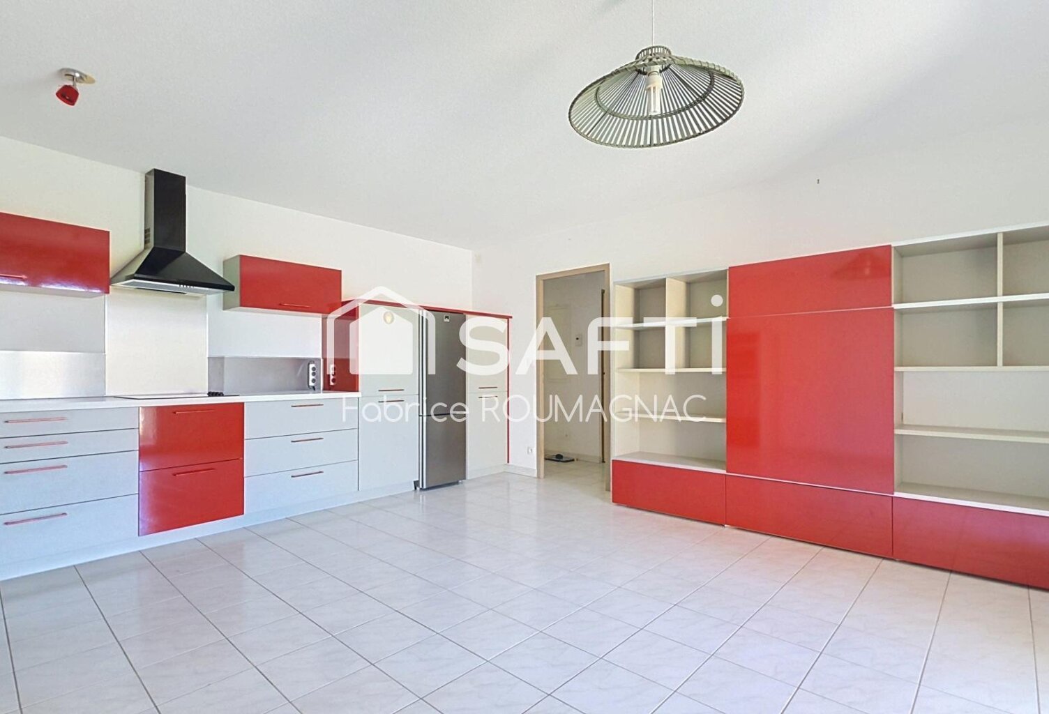 Appartement de 60 m² avec terrasse, deux places de parking couverte et cellier. — photo 1